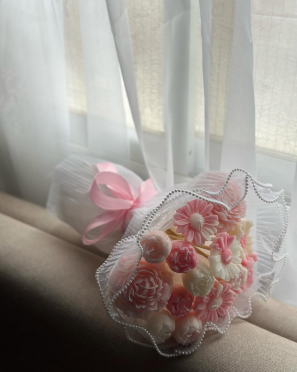 Flower Bouquet Candle - Image 2